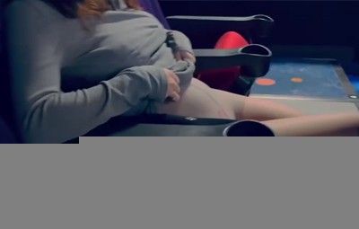 Trong Rạp Phim Mai Tranh Thủ Móc Lồn